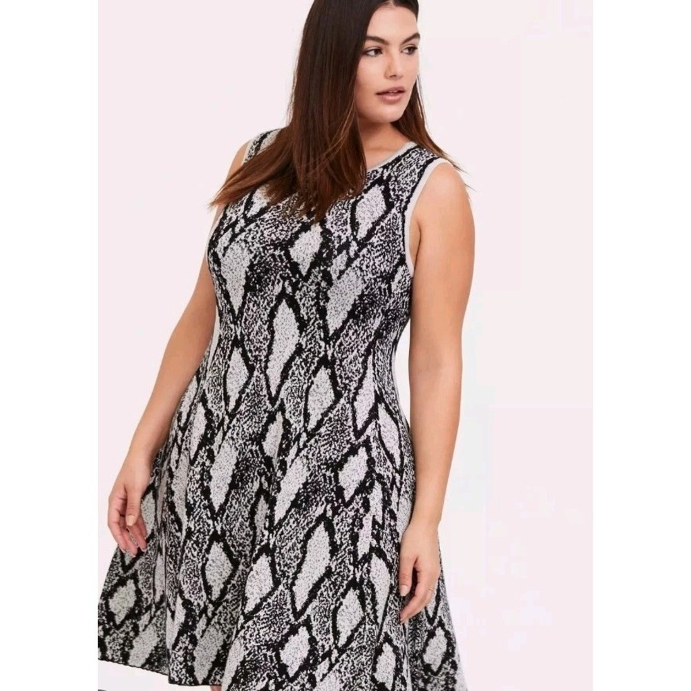 Torrid Dress 2x Soft Stretch Knit Snakeskin Trapeze Grunge Goth Retro Sleeveless